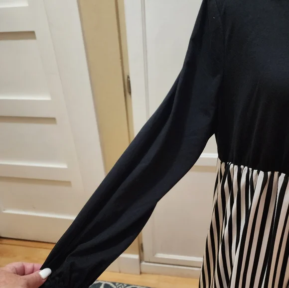 SHEIN Women's Vertical Stripped Print Dress - Picture 10 of 13